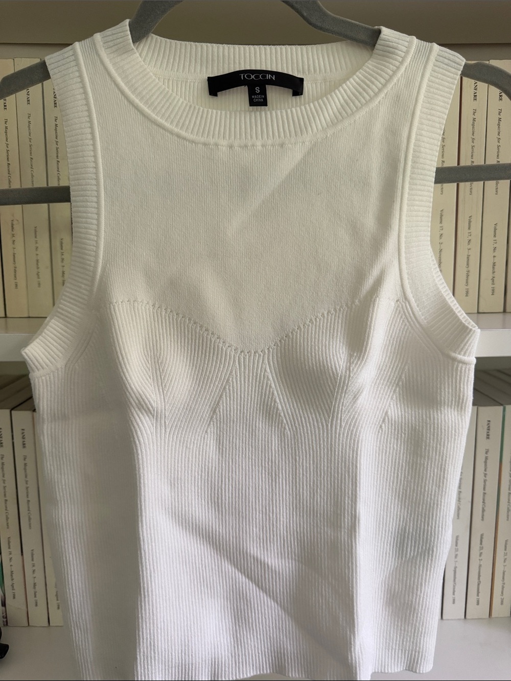 TOCCIN White Ribbed Sleeveless Knit Tank
